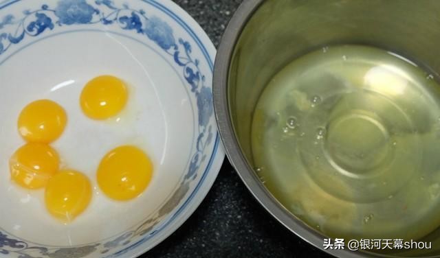 如何做蛋糕简易版无需烤箱电饭煲,电饭煲怎么做蛋糕不用牛奶蛋糕粉