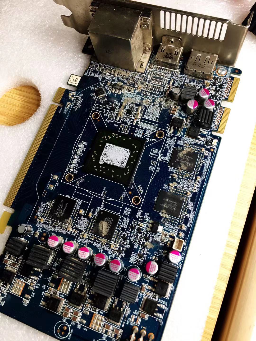 50元买一个显卡,蓝宝石amd6950毒药限量版显卡