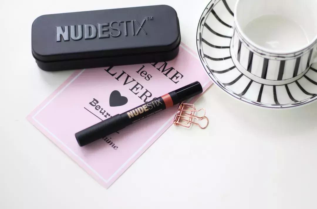 黄皮看过来开价口红试色,黄皮入手豆沙色