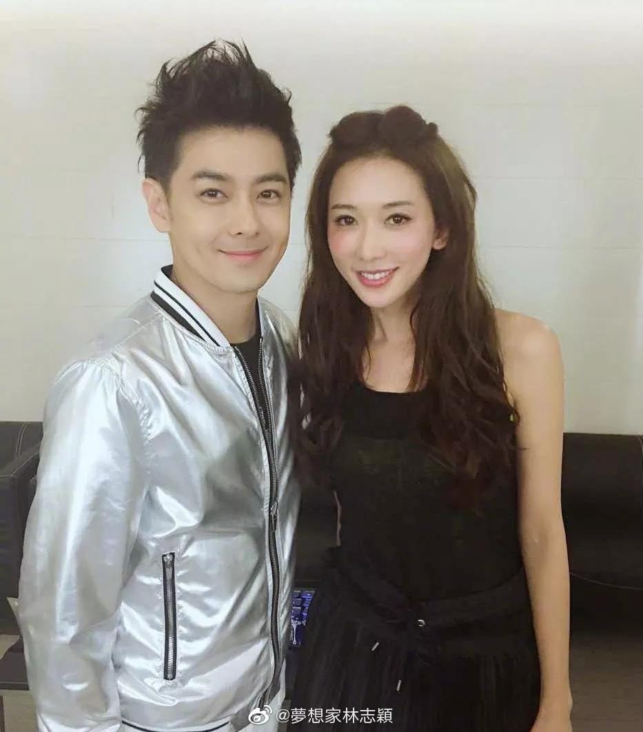 演艺圈里的职业赛车手,他是三个孩子的爸爸的英文怎么说