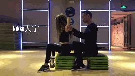 怎么减掉斜方肌变成一字肩,女人天鹅颈怎么练出来