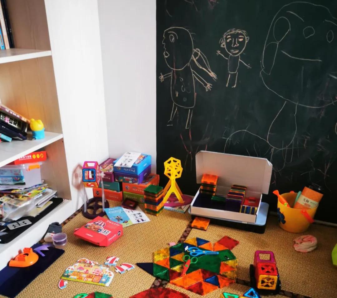 孩子网课看手机要怎么教育 (如何让孩子使用手机和网课)