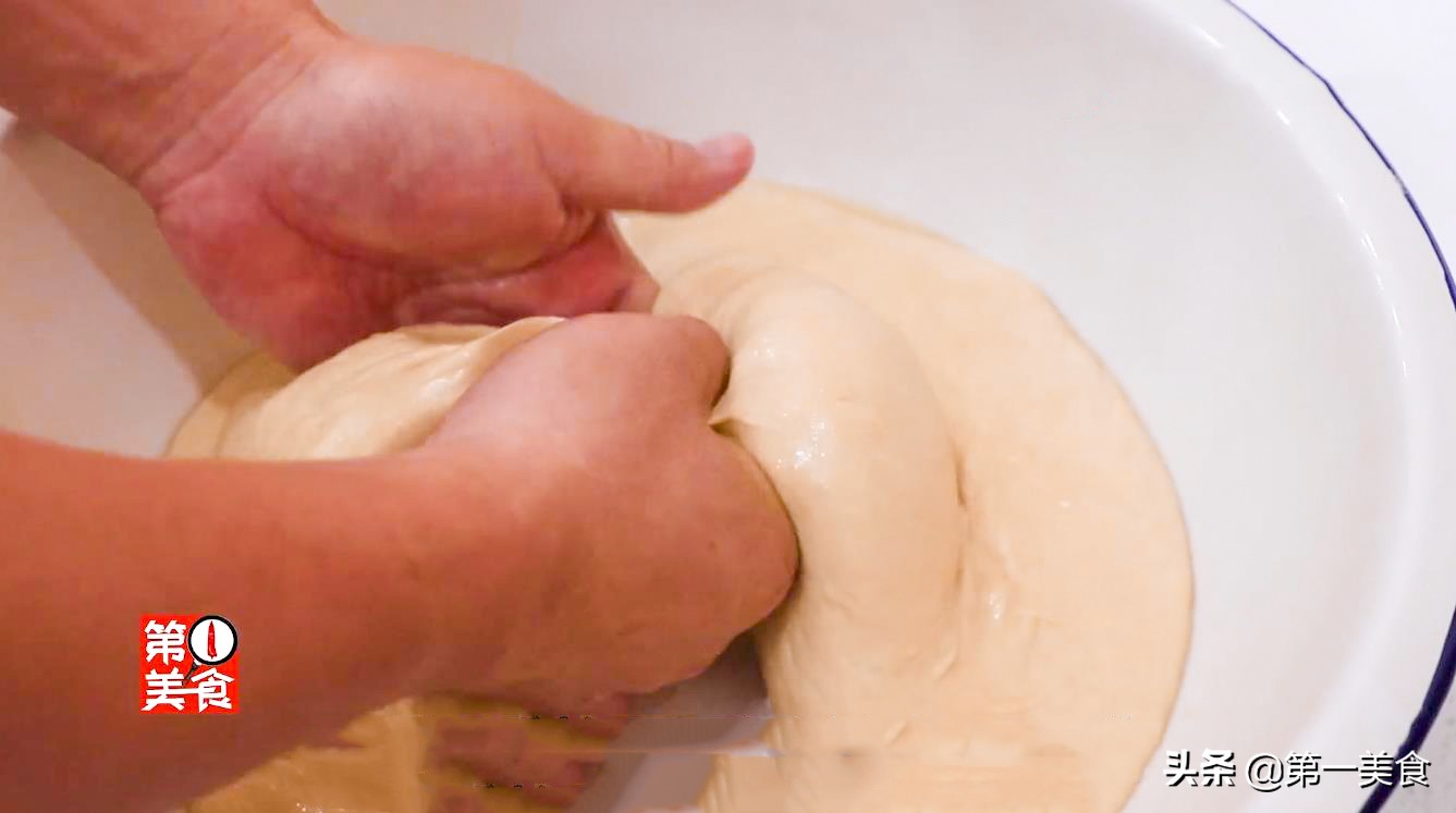 摆摊炸油条的配方和方法,早餐店炸油条有什么配方