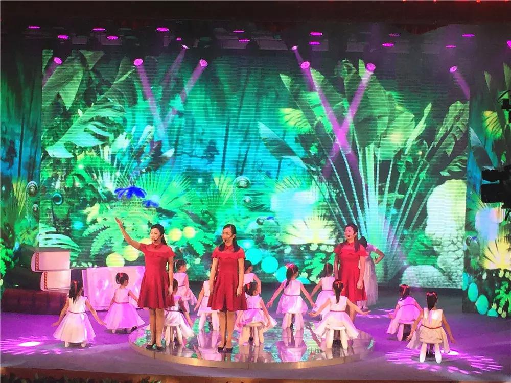 三尺讲台上的梦想,三尺讲台是我的梦想