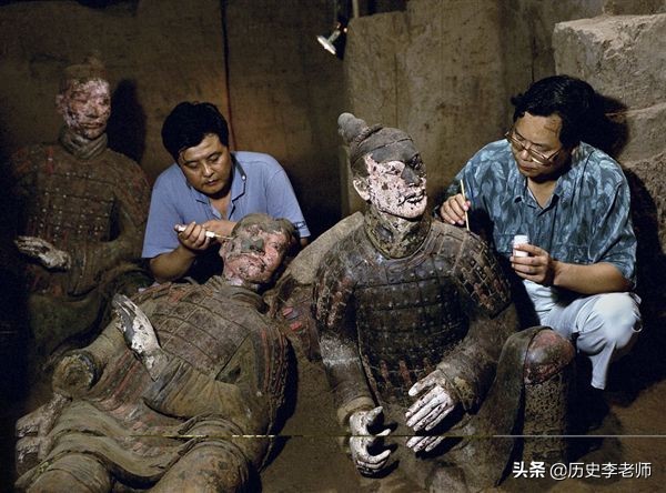 兵马俑出土时图片图文,兵马俑刚出土的彩色珍贵照片