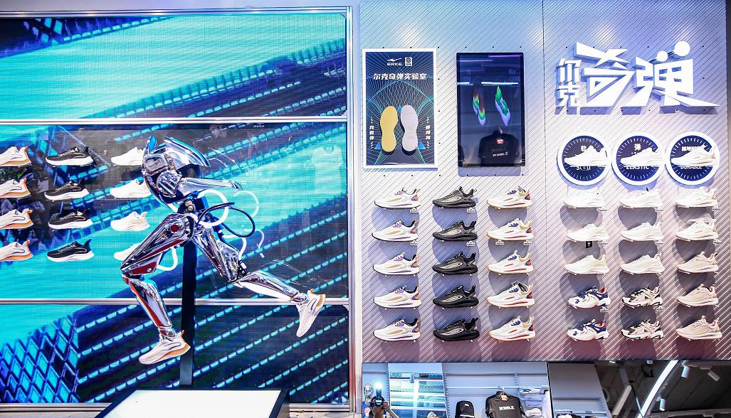 鸿星尔克vs安踏,鸿星尔克和安踏比谁的好