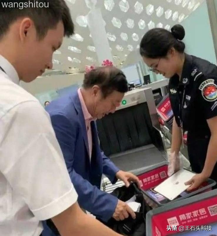 陈赫在直播送苹果手机的时候,陈赫抽奖送苹果手机是真的吗