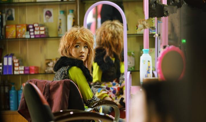 张艺谋说，她会成为“周冬雨的接班人”