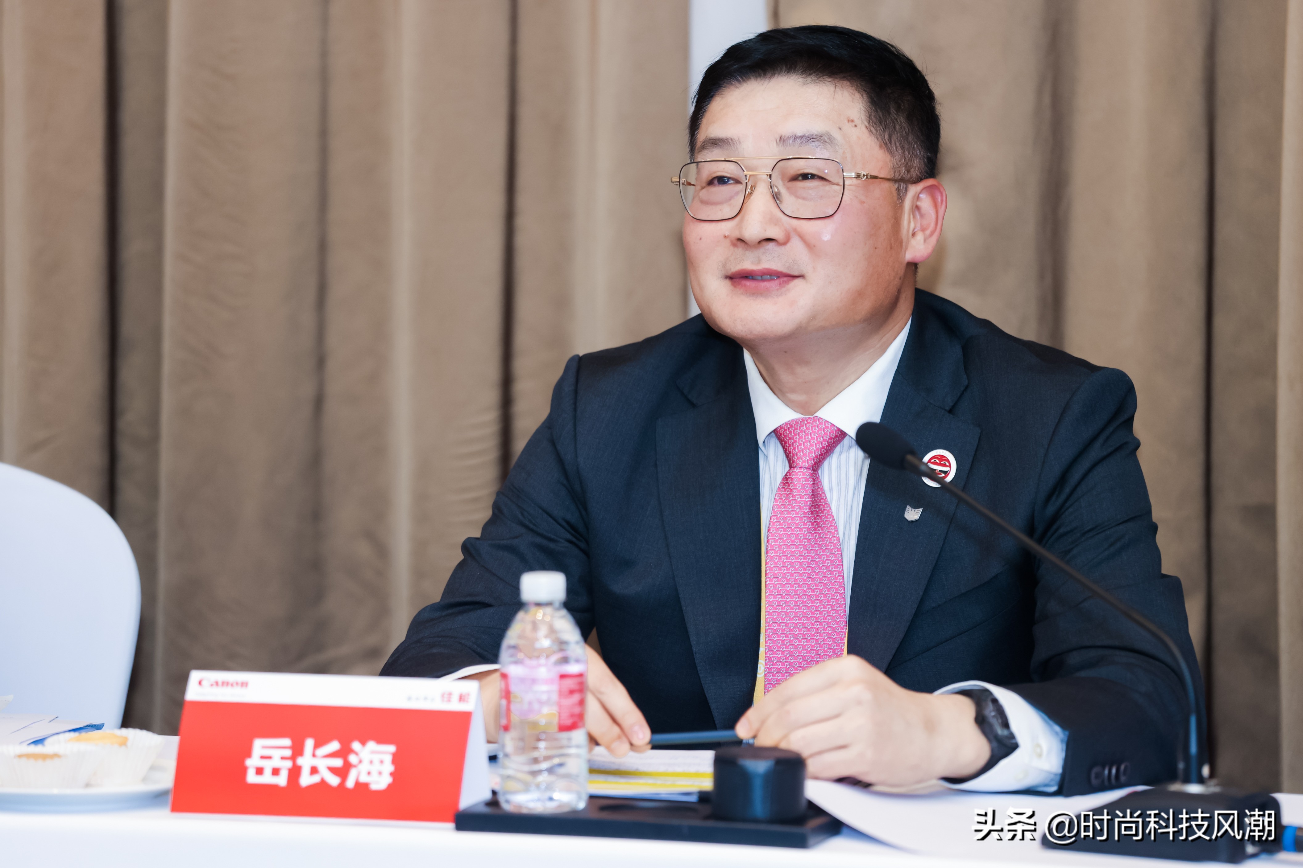 进博会元老佳能秀出医疗肌肉为镇馆之宝“大笑”吧