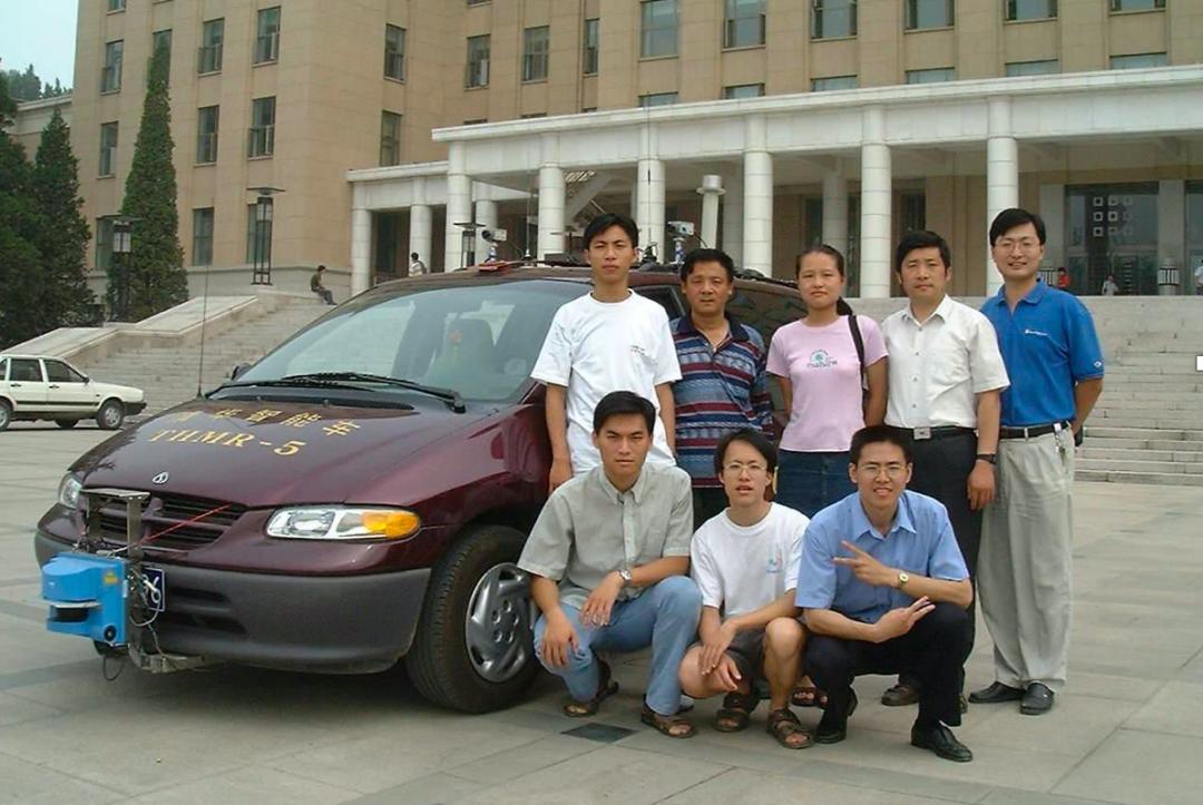 无人驾驶变道视频,中国无人驾驶何时上路2025年