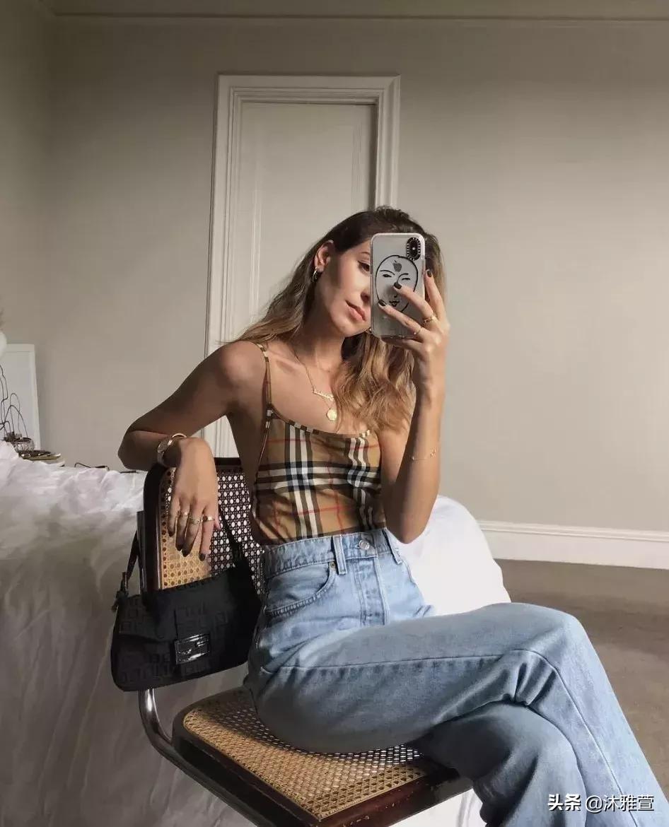 显瘦吊带直筒裤,你穿露肩吊带的样子