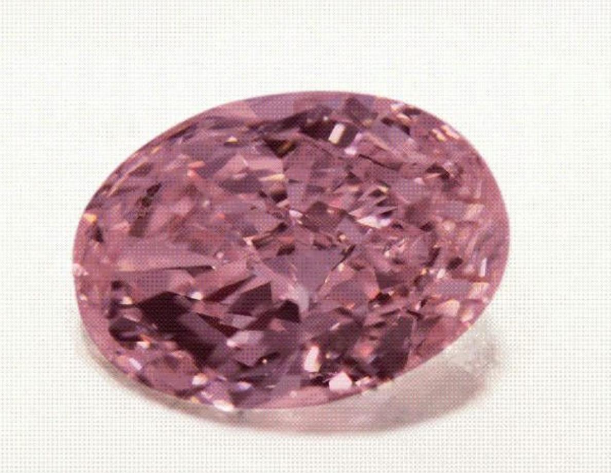 钻石的背后竟然隐藏着这样的秘密,原来钻石还隐藏了这么浪漫的寓意