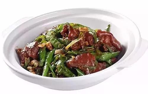 猪脚肉炒辣椒的做法大全,焖腊五花肉最好吃的做法