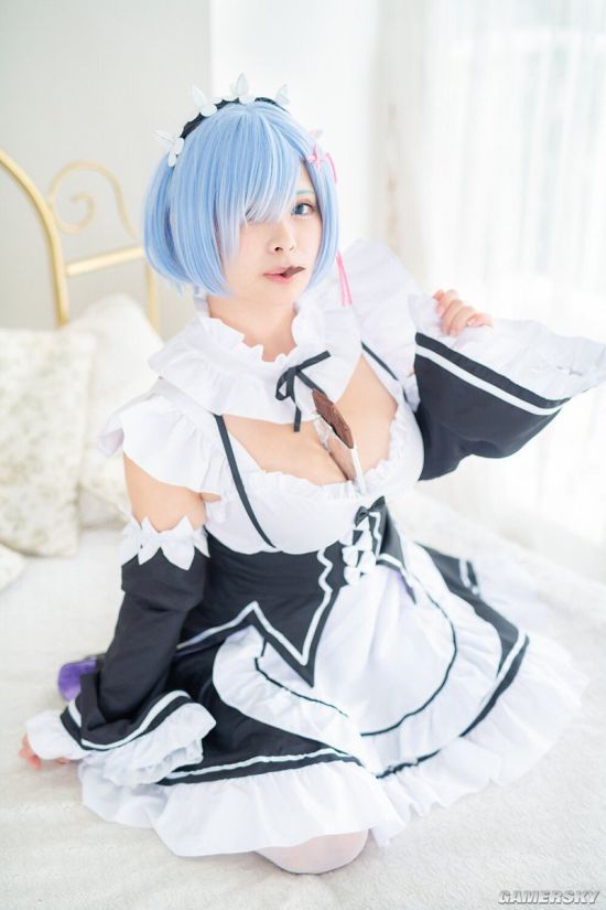 上围塞满整个衣服肉感十足的日本萌系小姐姐