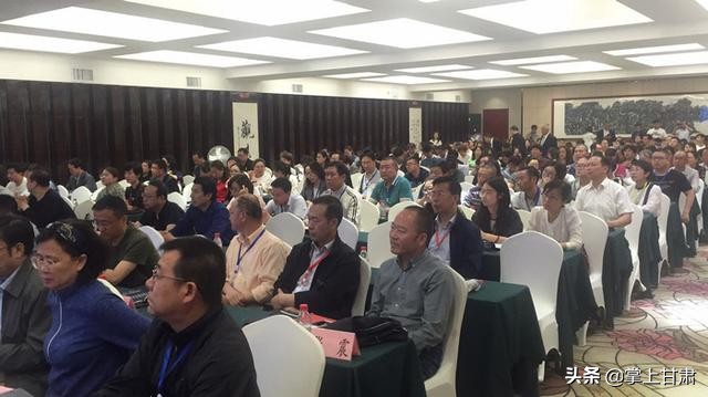 治疗白癜风最新技术突破,南京皮研所治疗白癜风的专家