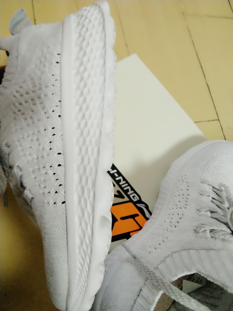 女跑步鞋推荐李宁,李宁跑步鞋女款哪个好