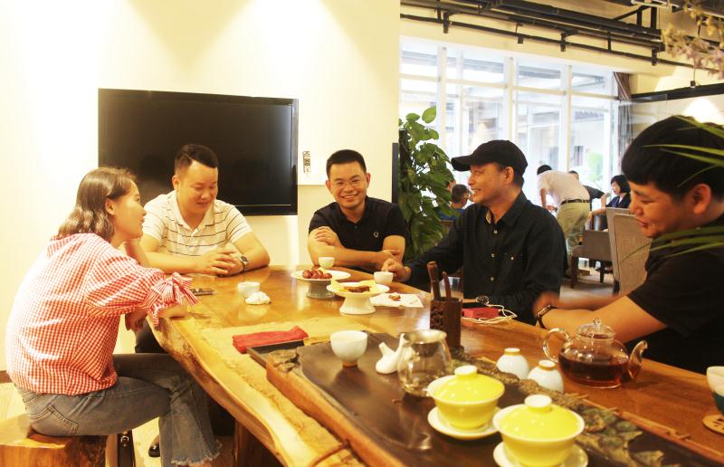 静松播报｜潜江市委常委王玉梅一行到访四川省湖北商会