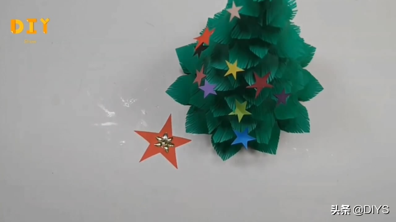 手工圣诞树剪纸制作幼儿园,四个圣诞树连在一起剪纸教程