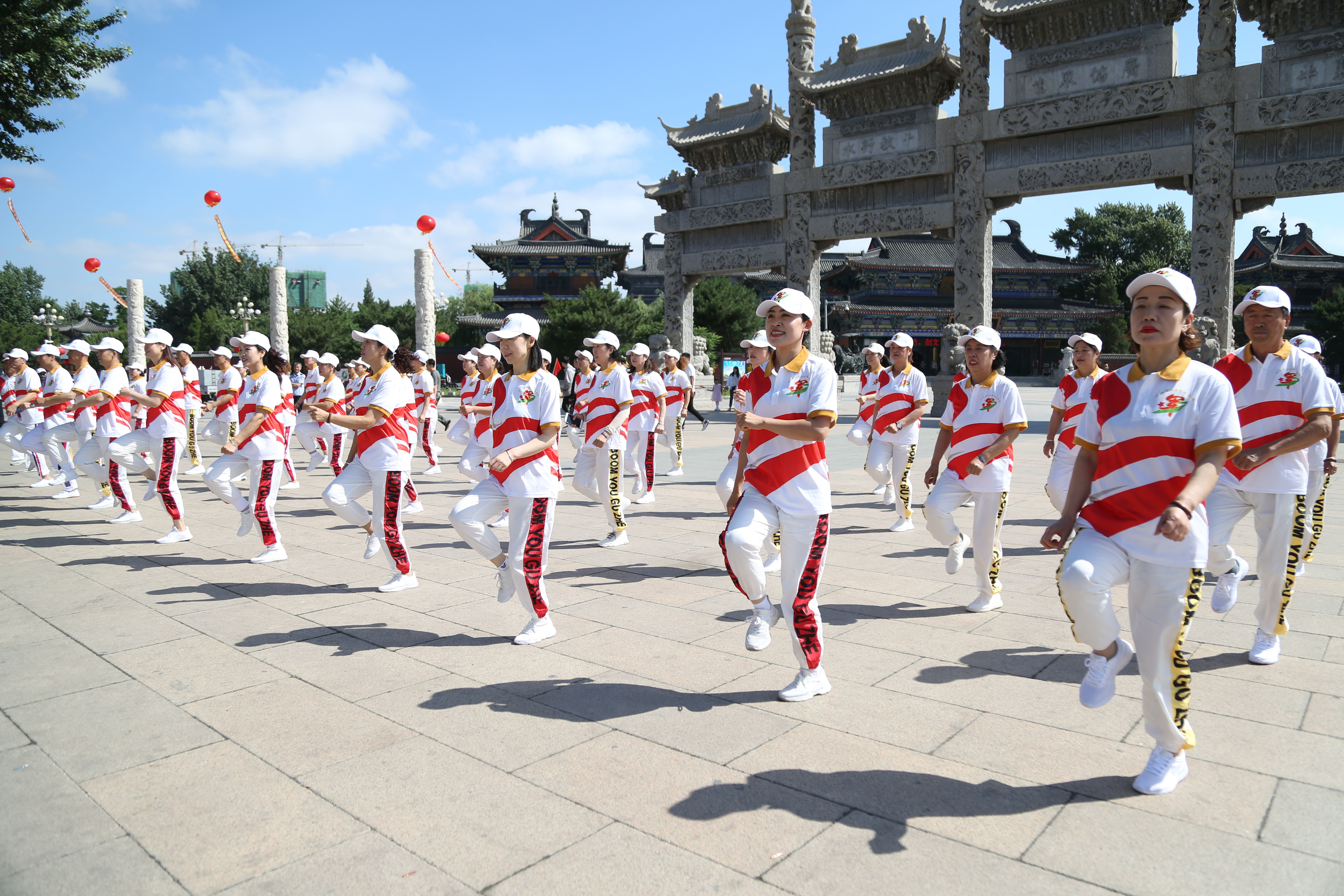 辽宁沈阳：广场“快闪”掀起参军热