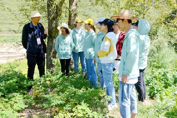《人民日报》眼中的会宁人侯永平——大学老师种当归