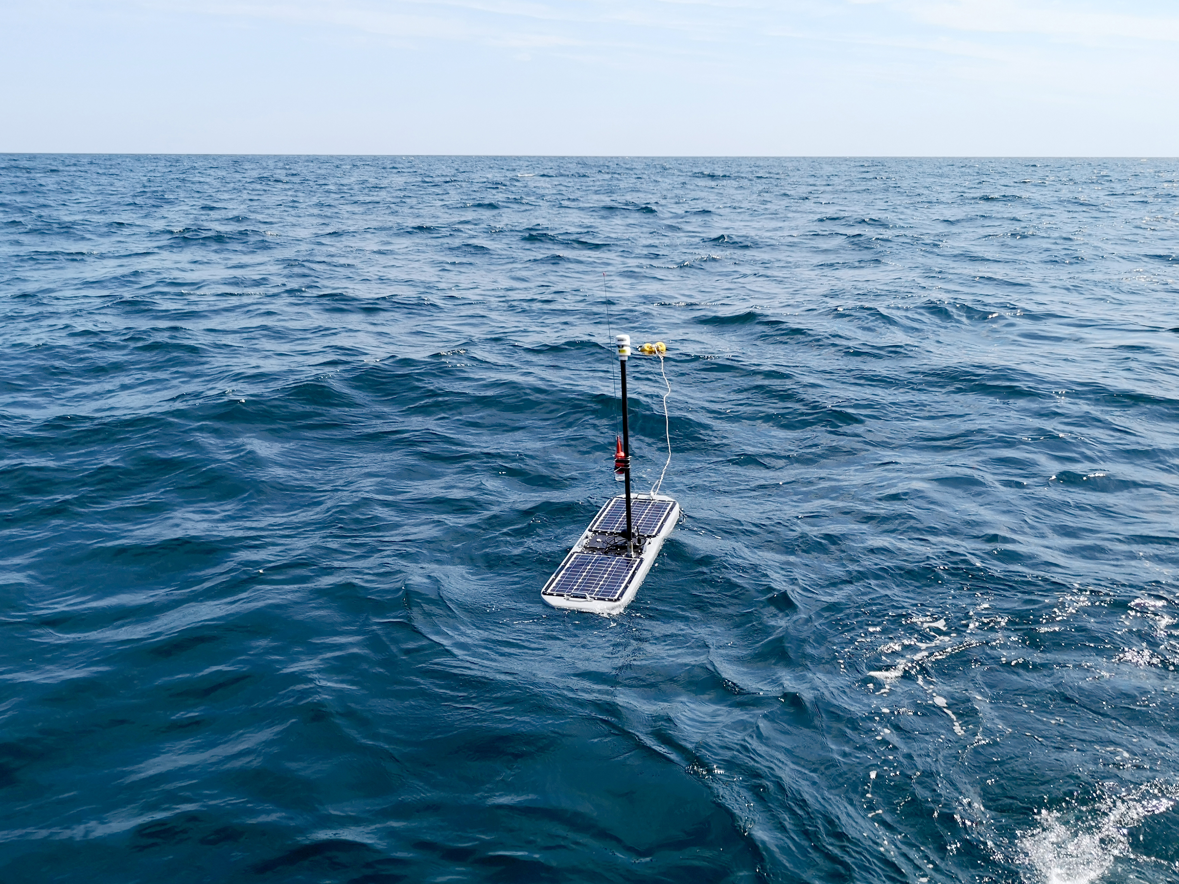 中国渔民捞到一个潜航器,中国渔民打捞水下潜航器