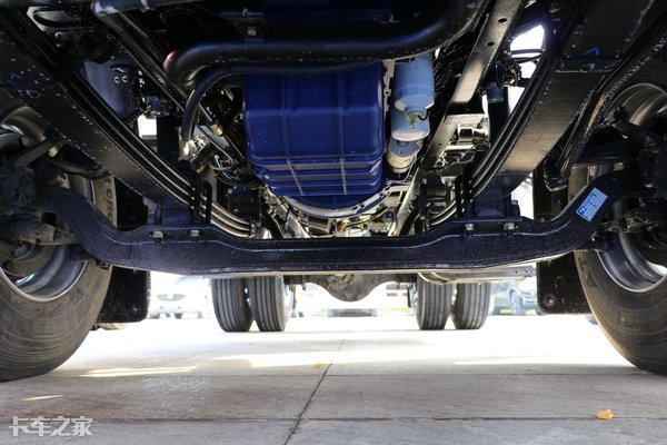 乘龙h5v4x2港口牵引车,豪沃tx-4x2港口牵引车