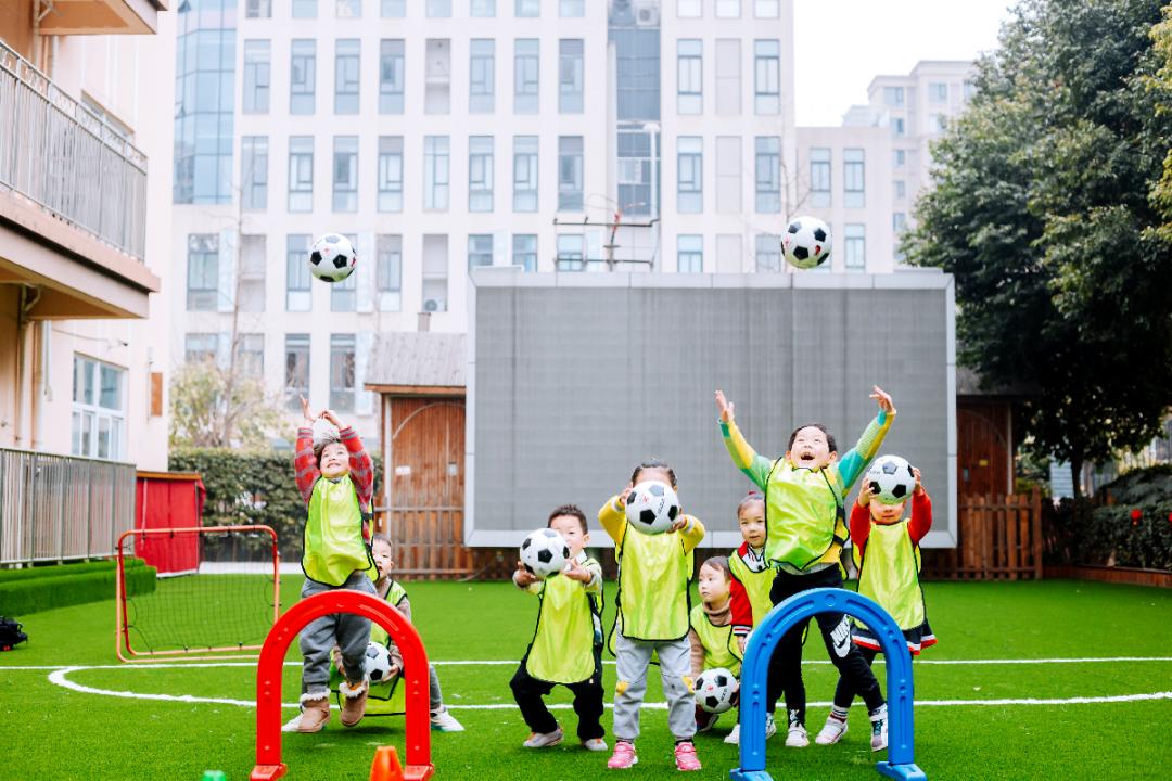 成都第二十三幼儿园怎么样,上海足球特色示范幼儿园