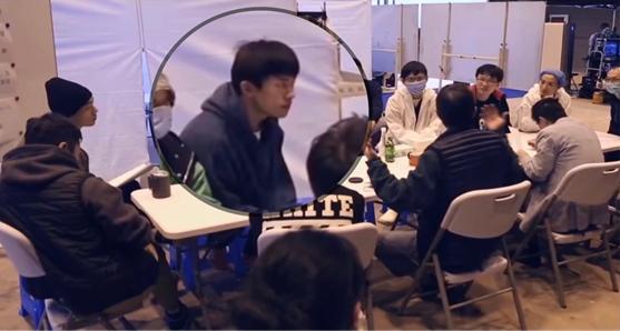 易烊千玺长津湖受伤不能跳舞了吗,易烊千玺长津湖受伤脸部特写