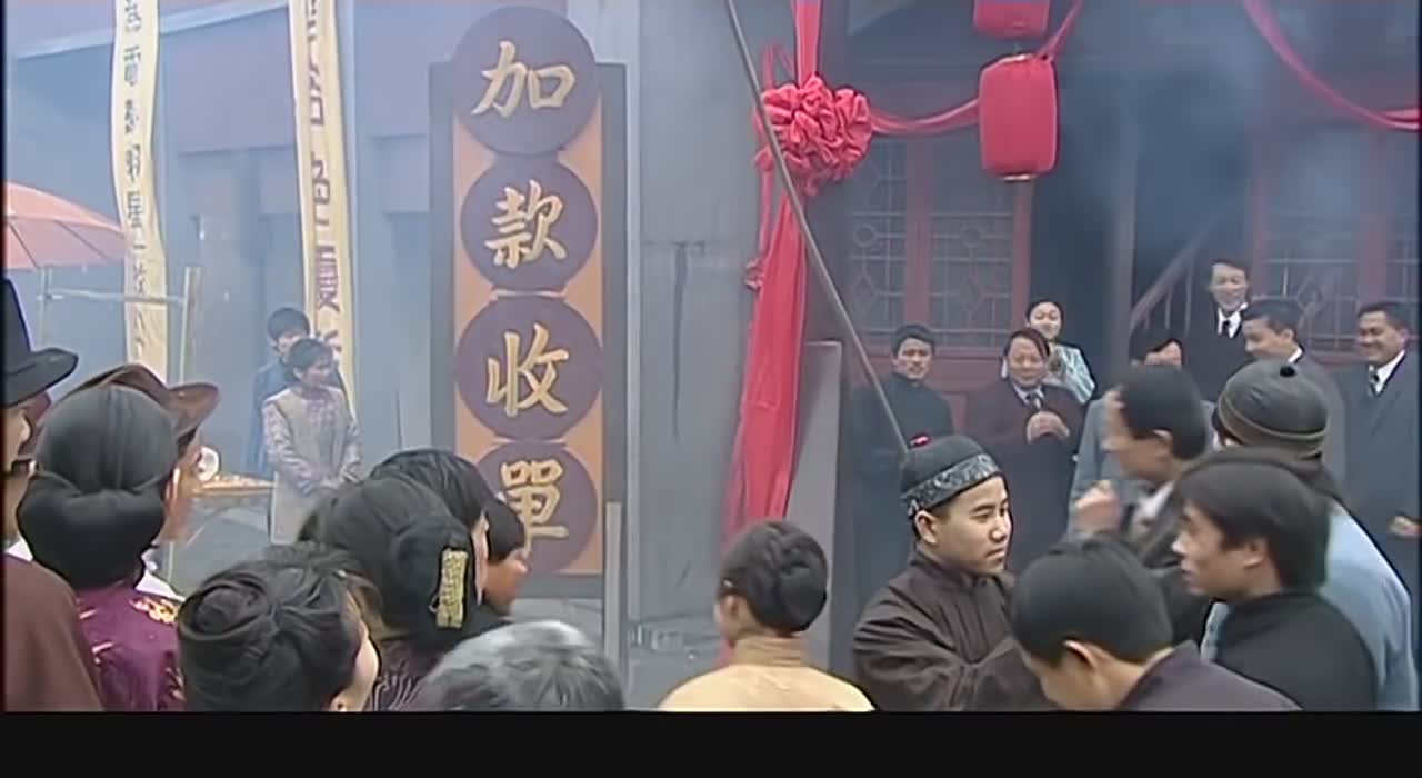 富母领大学儿子看《大染坊》说：看懂了给钱创业，看不懂去打工