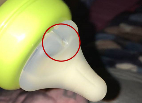 给宝宝冲奶粉总是有气泡怎么回事,奶粉有泡沫宝宝喝进去有什么危害