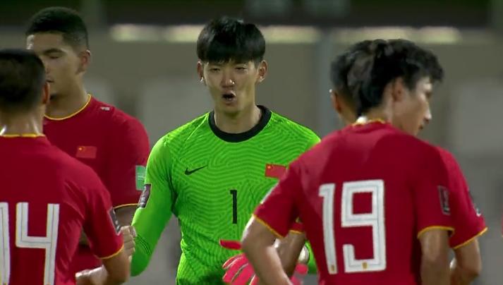 单刀破门力挽狂澜武磊,武磊力挽狂澜国足迎12强赛首胜