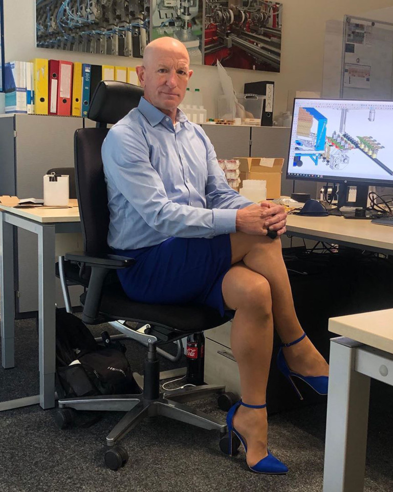 辣眼睛！美61岁工程师酷爱女装，爱穿裙子高跟鞋上班，吸粉上万