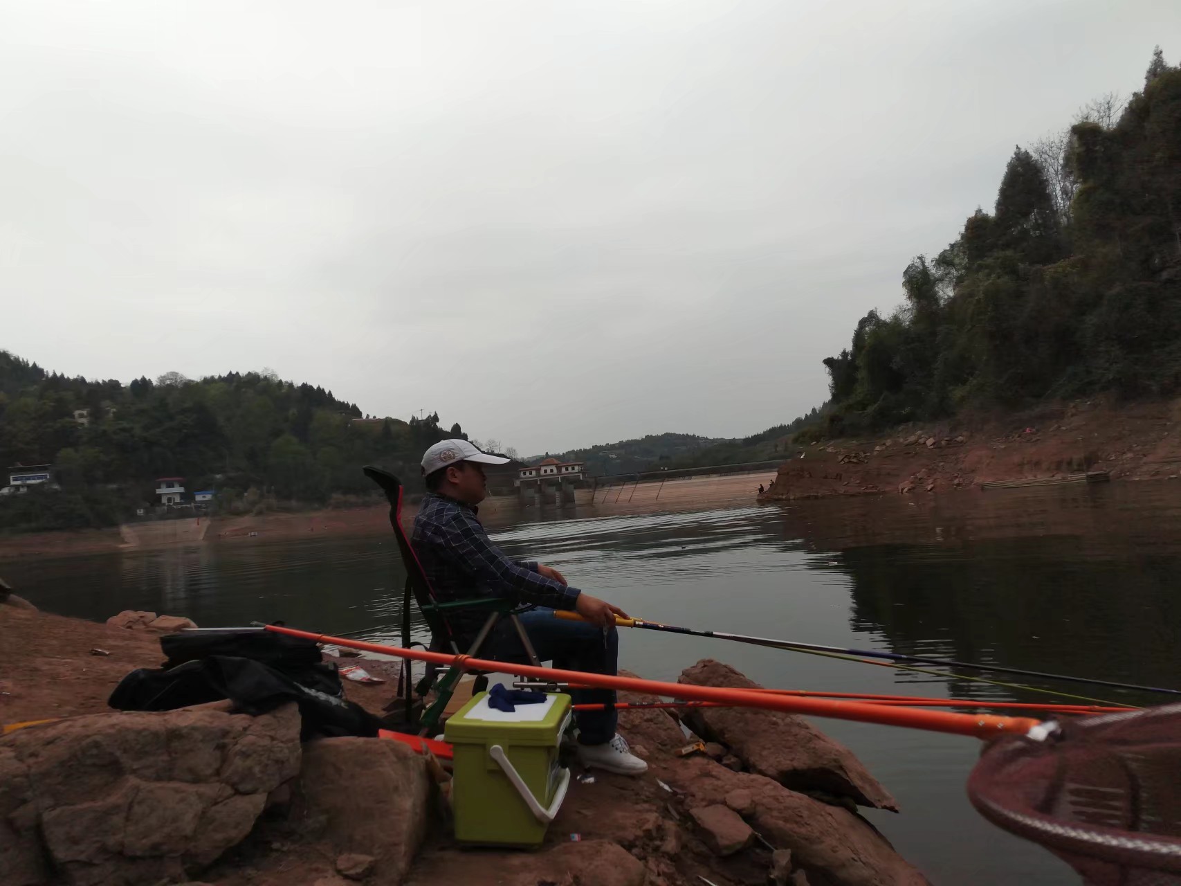 钓鱼大家用钓椅还是钓箱还是钓台,新手买钓椅还是钓箱还是钓台