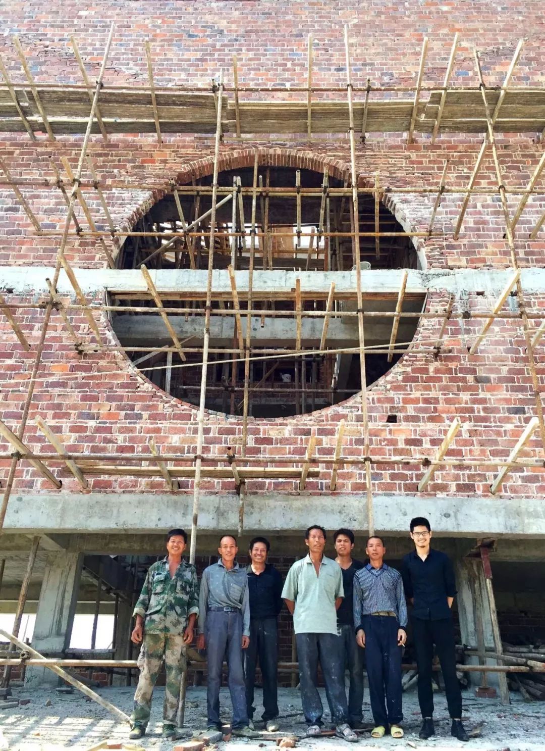 清华状元建筑师回乡,90后清华状元回乡造房