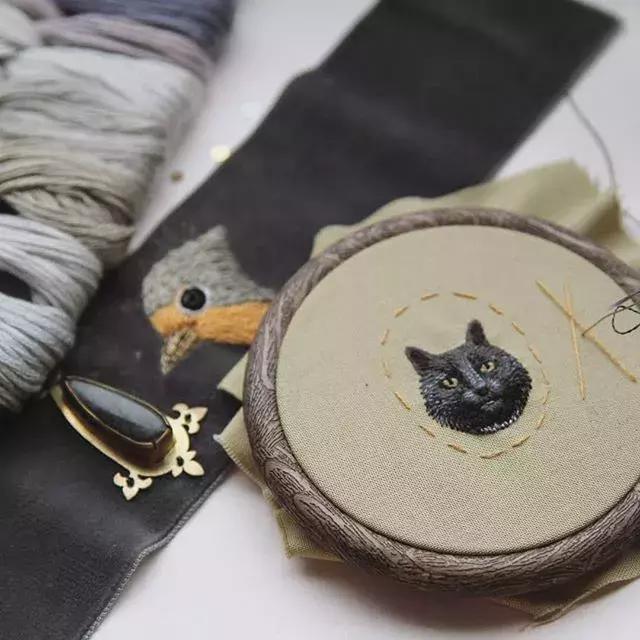 当一个程序员迷上了刺绣，就算手骨折了也无法阻止她……