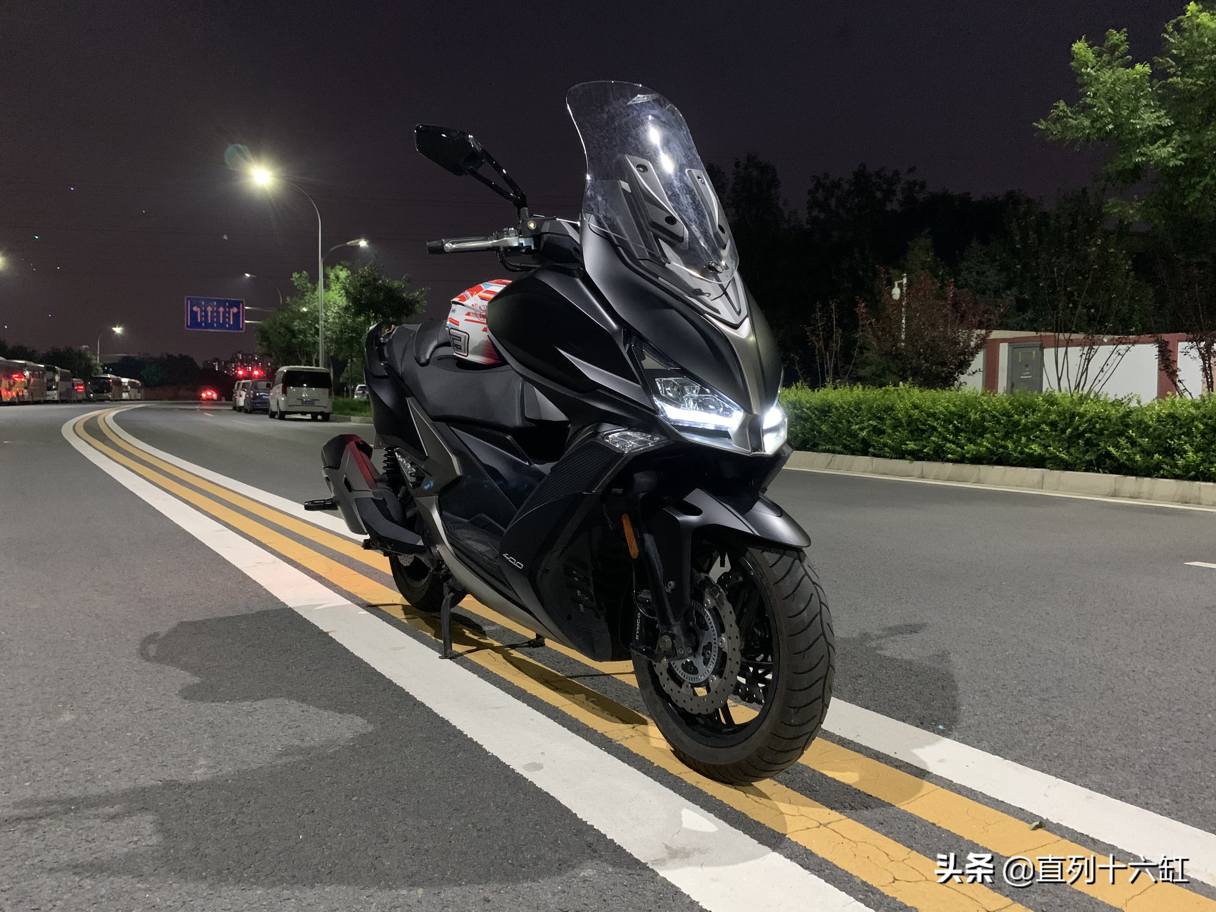 光阳进口赛艇s400国外测试,光阳xcitings400长途表现