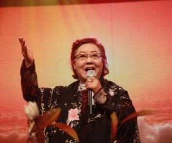 唱《我的祖国》郭兰英:1婚成弃妇,2婚成寡妇,90岁的她现如何?