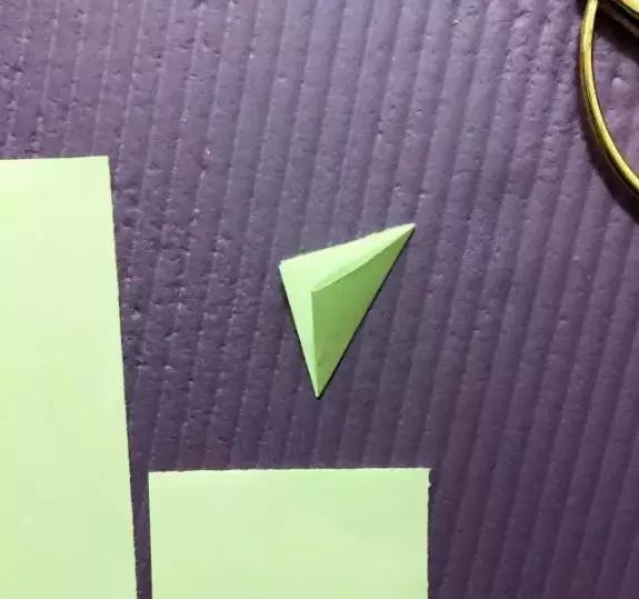 有颜色的玫瑰是怎么做出来的,白玫瑰怎么做七彩玫瑰