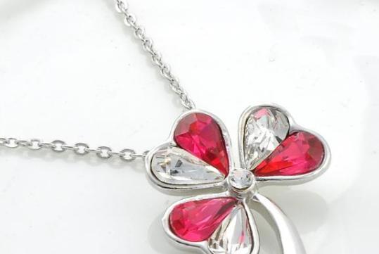 心理测试:选出你喜爱的一款四叶草项链,测你命数中的贵人是谁