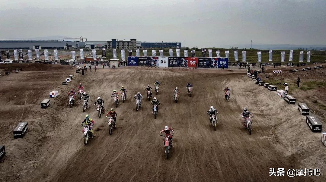 这摩托真好喝。。。不对....这酒真好骑！