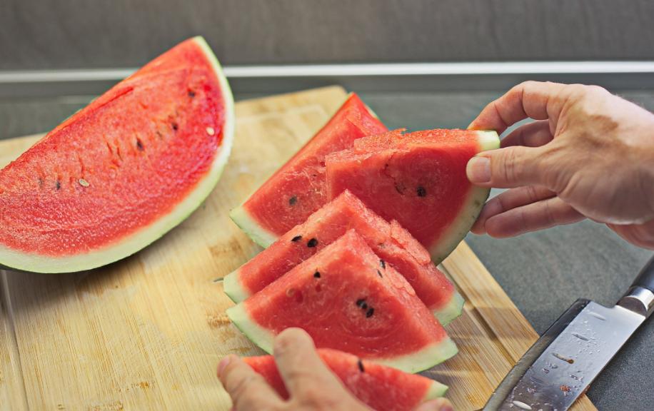 小型水果店陈列摆放,十几平方小型蔬菜水果店陈列摆放