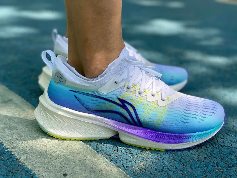 飞电discovery多巴胺为什么贵,李宁飞电discovery跑鞋