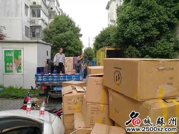 上千双山寨名牌鞋被查获,万双名牌鞋