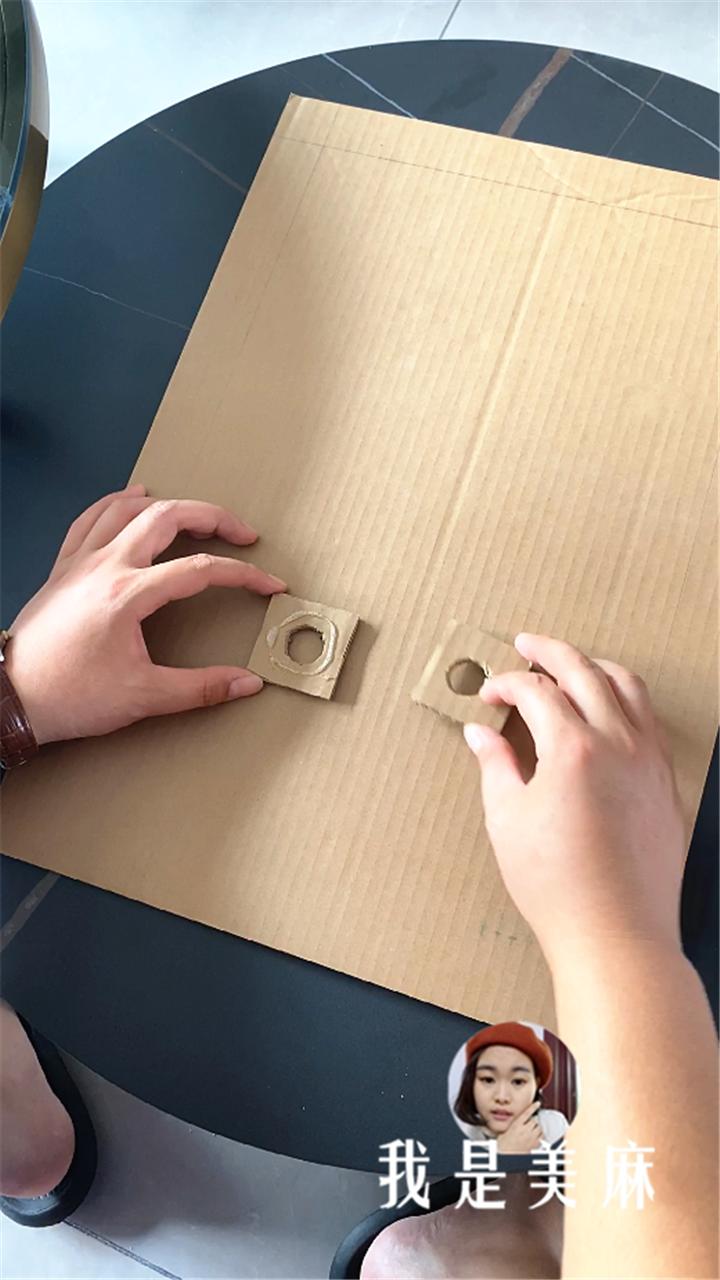 爸爸用纸板做的车,爸爸用纸箱做的变形汽车