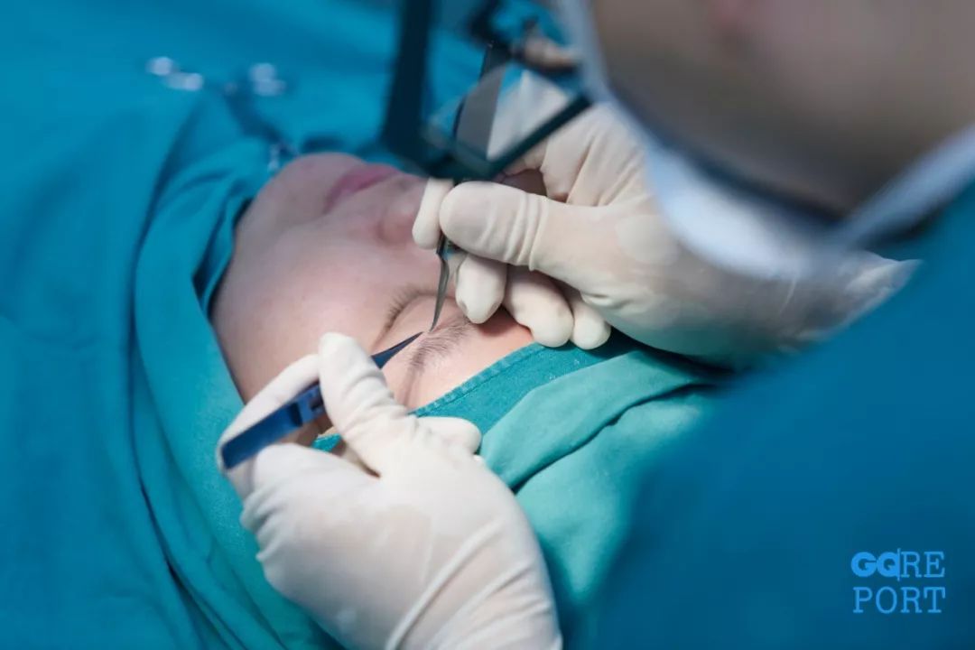 GQ报道|魔都摆渡人：打捞上海滩的一百种焦虑