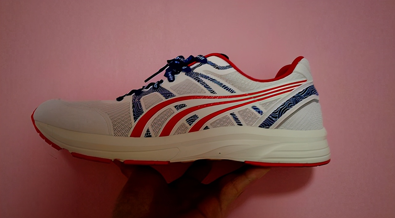 国产马拉松跑鞋排名前十名跑鞋,国产跑鞋和国外跑鞋