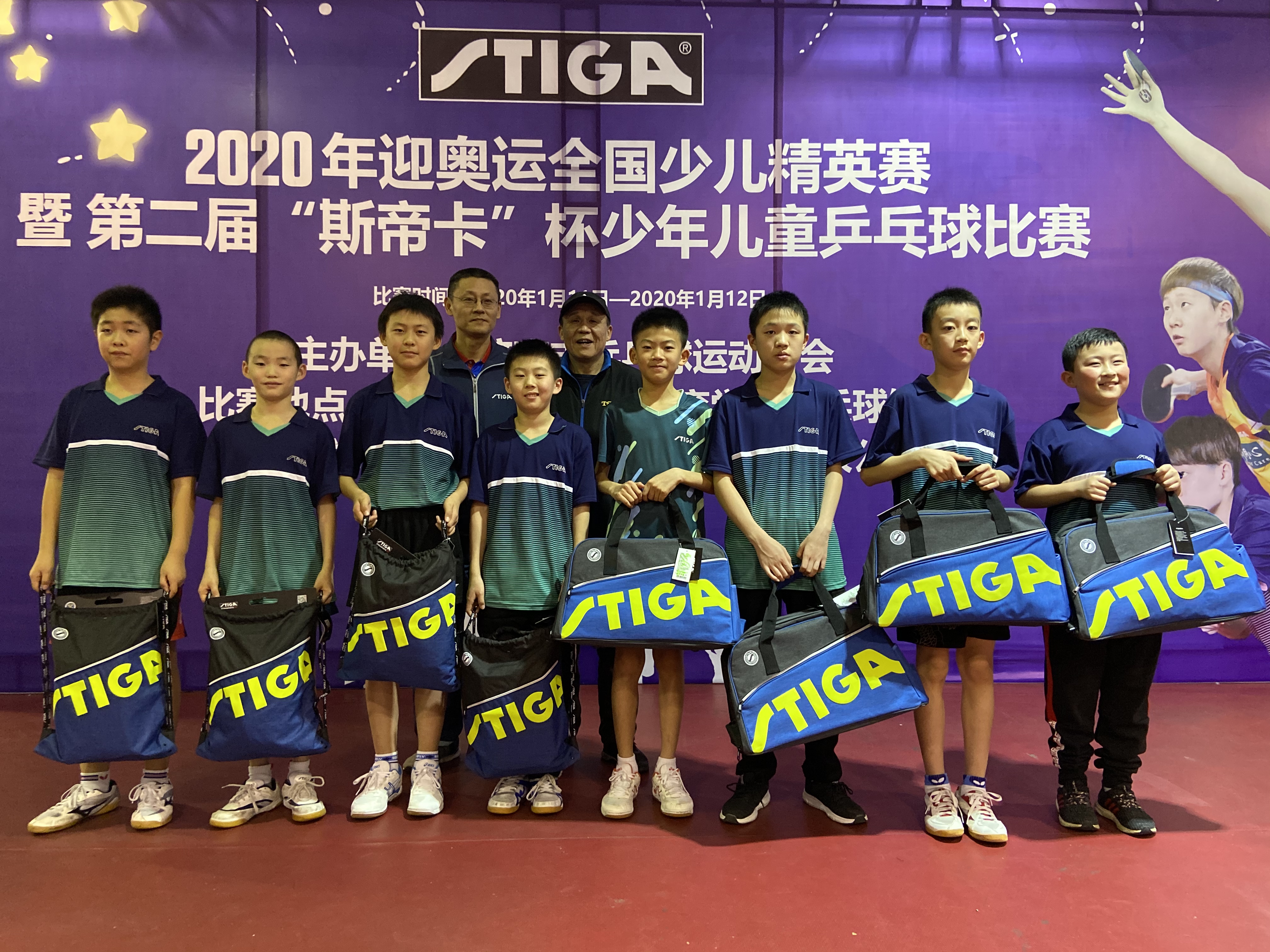 现在的小孩打乒乓球,现在的小朋友乒乓球打得好厉害