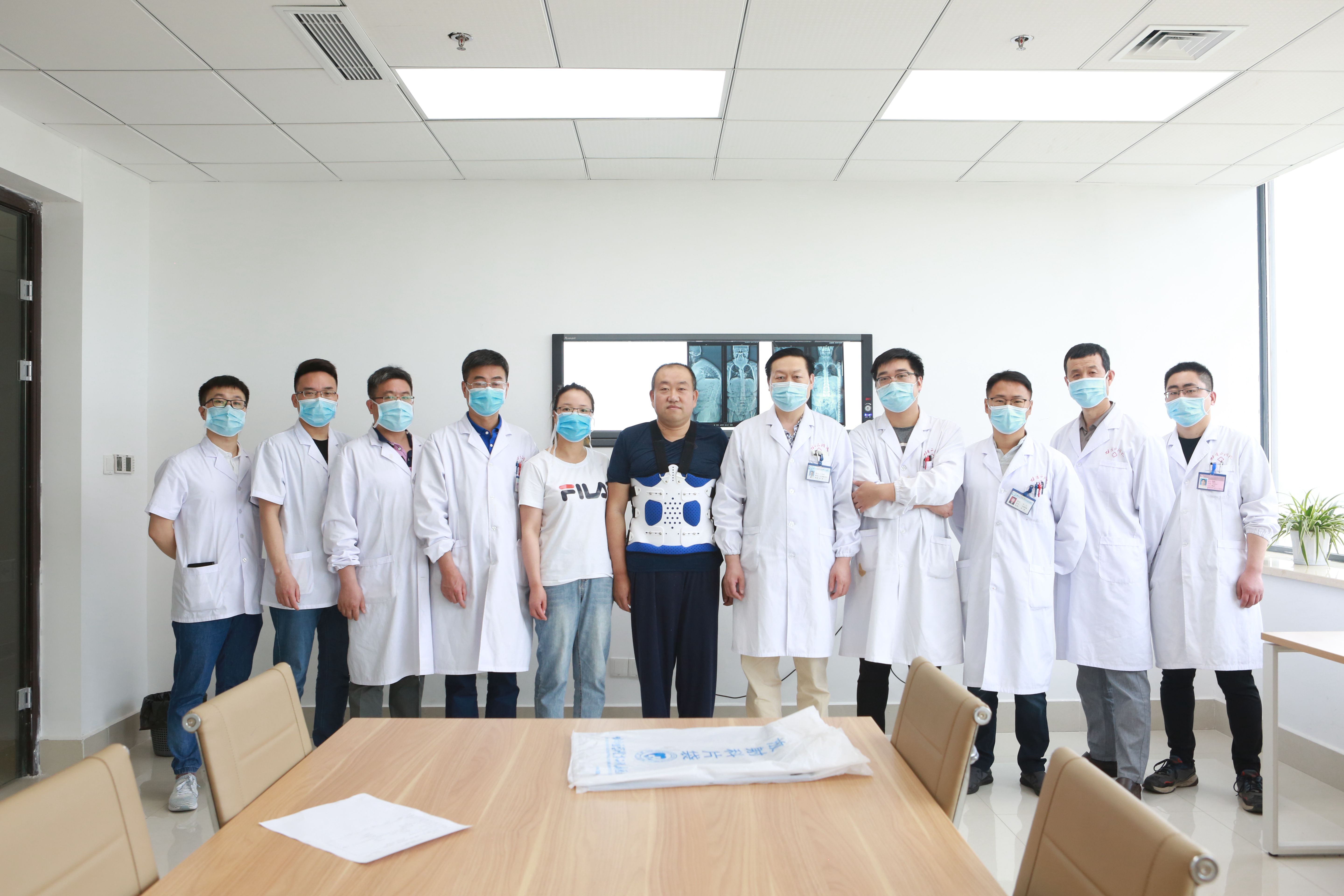 严重驼背的人能平躺吗,驼背18年终于治好了