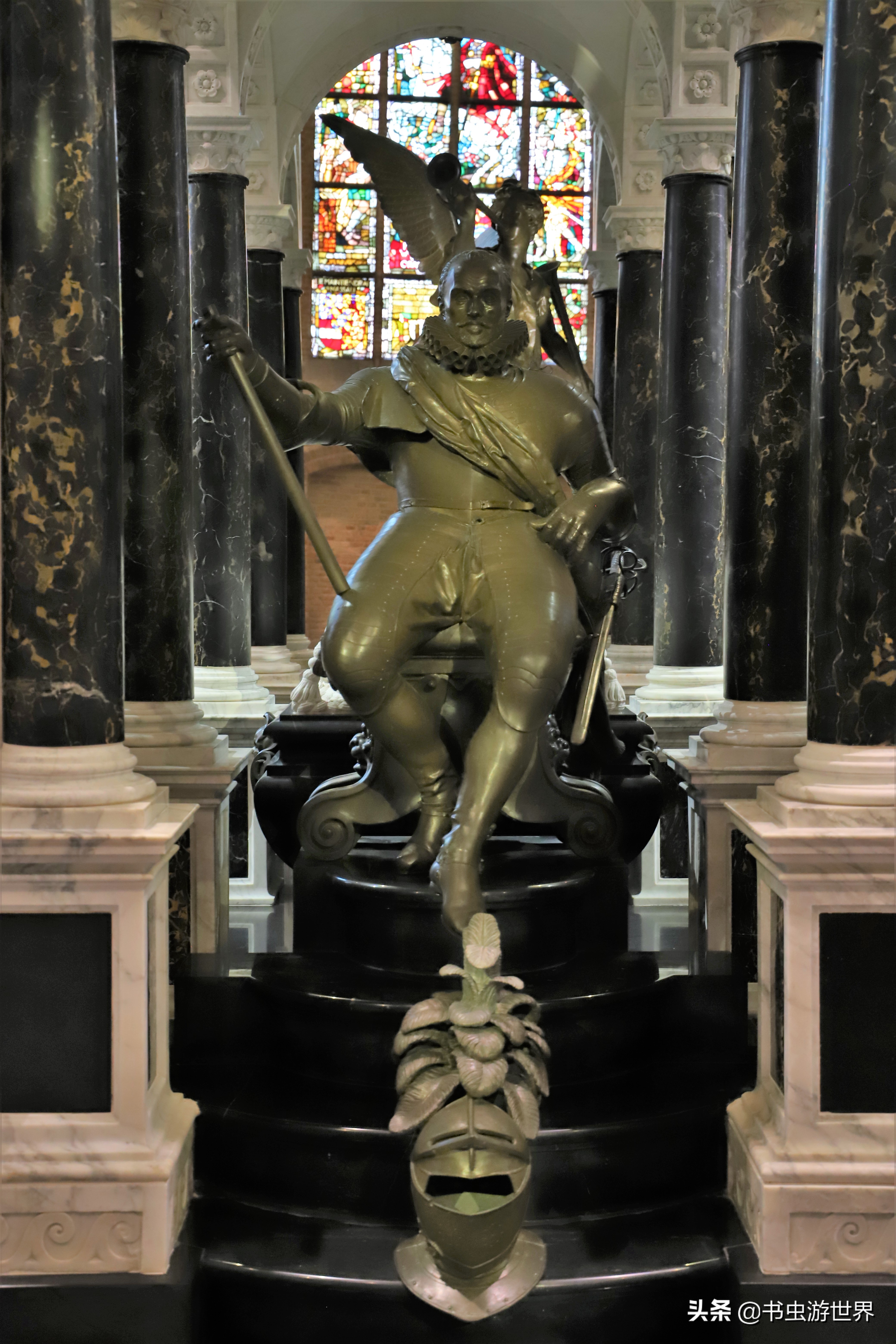 登上108米钟楼俯瞰13世纪古城，荷兰国父为何选择在这里安葬