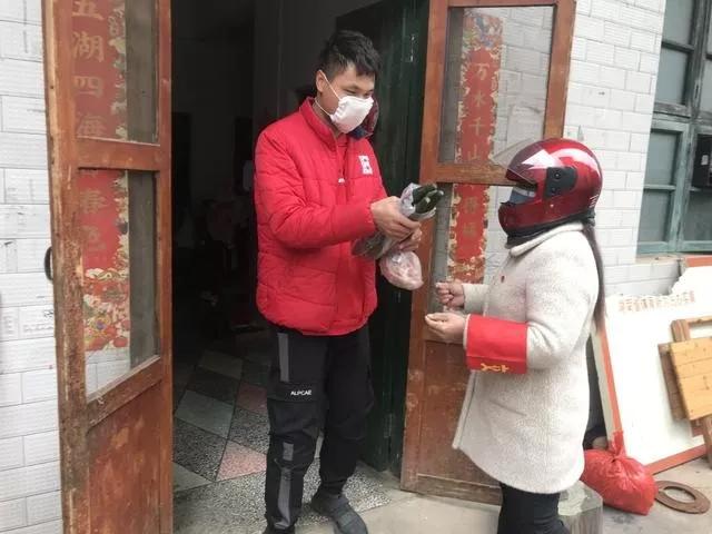 返乡人员家门被封死,武汉返乡被封门